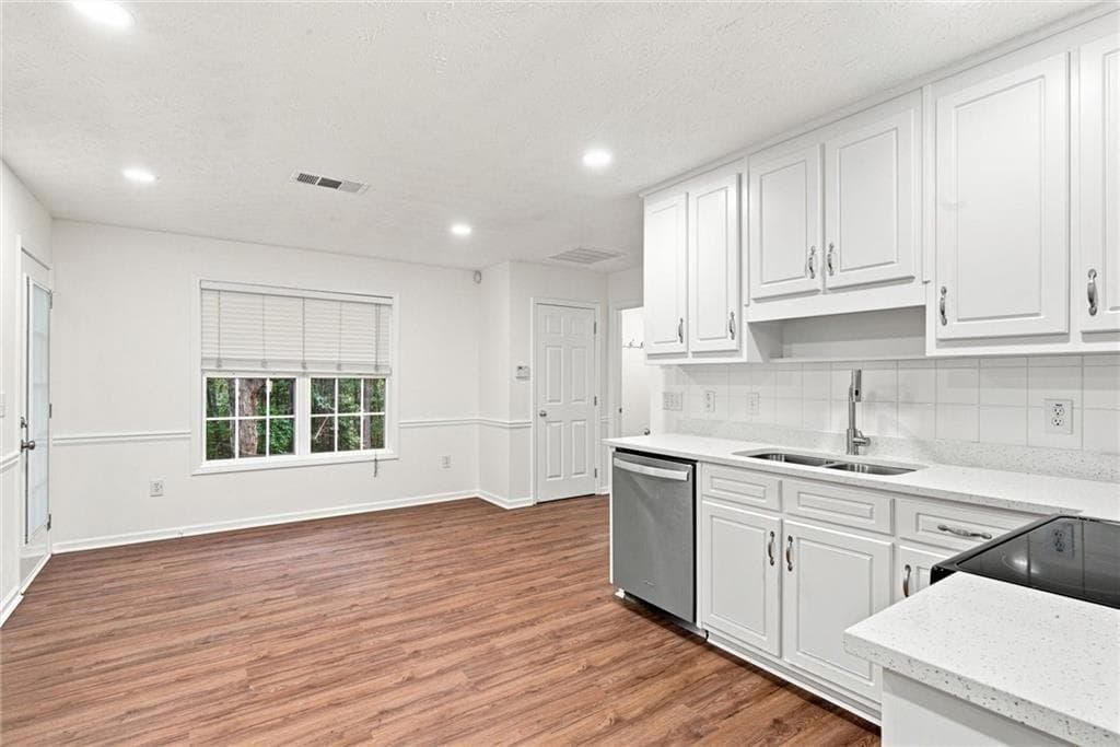 3 bedroom, 3 bathroom, 2,569 sq ft single family residence under contract at 3241 Victoria Place Drive, Loganville, GA 30052 — photo 10