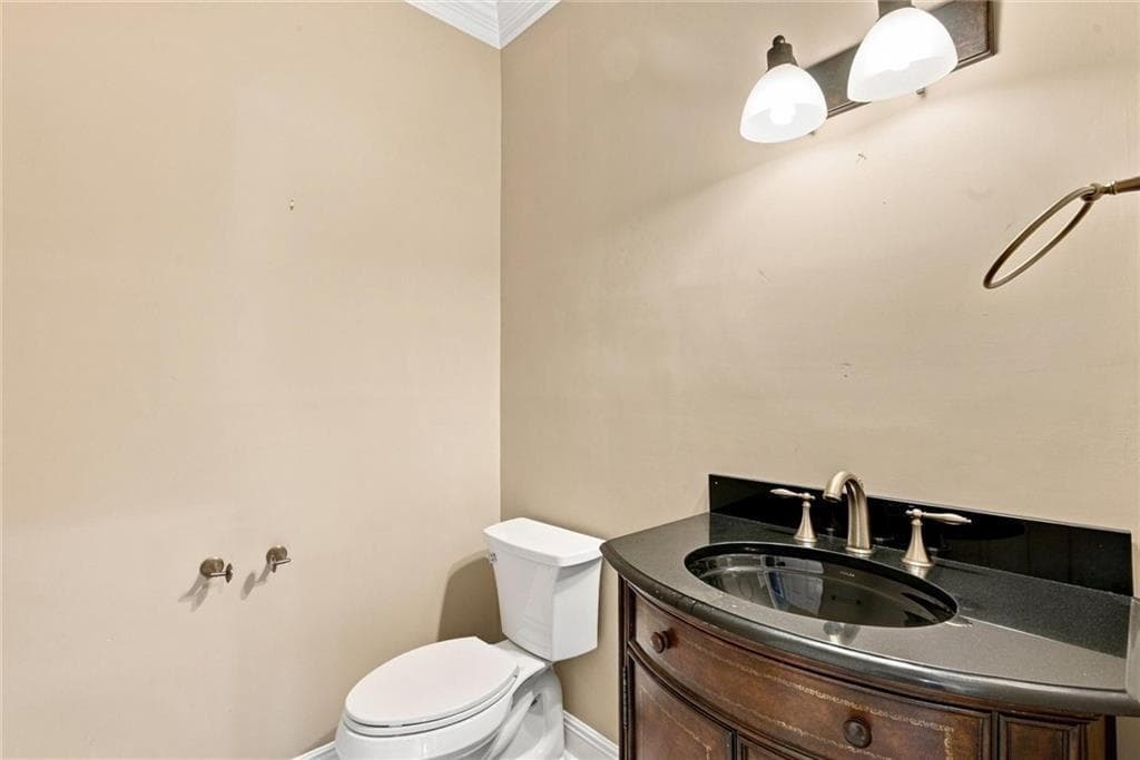 5 bedroom, 4 bathroom, 3,752 sq ft single family residence for sale at 12110 Willow Run Road, Roswell, GA 30075 — photo 7