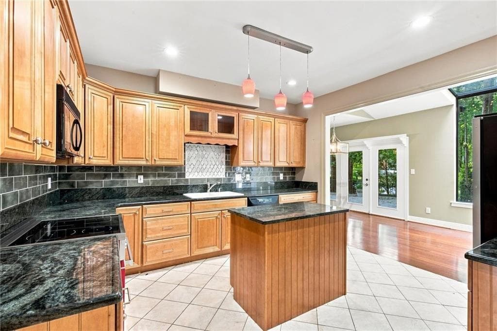 5 bedroom, 4 bathroom, 3,752 sq ft single family residence for sale at 12110 Willow Run Road, Roswell, GA 30075 — photo 8