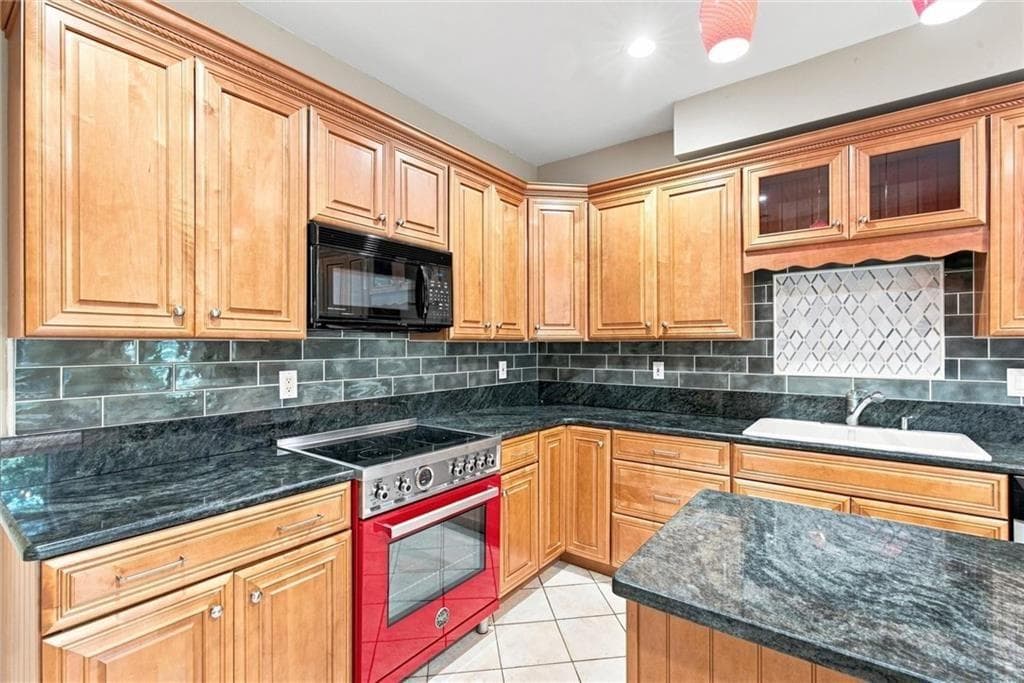 5 bedroom, 4 bathroom, 3,752 sq ft single family residence for sale at 12110 Willow Run Road, Roswell, GA 30075 — photo 10