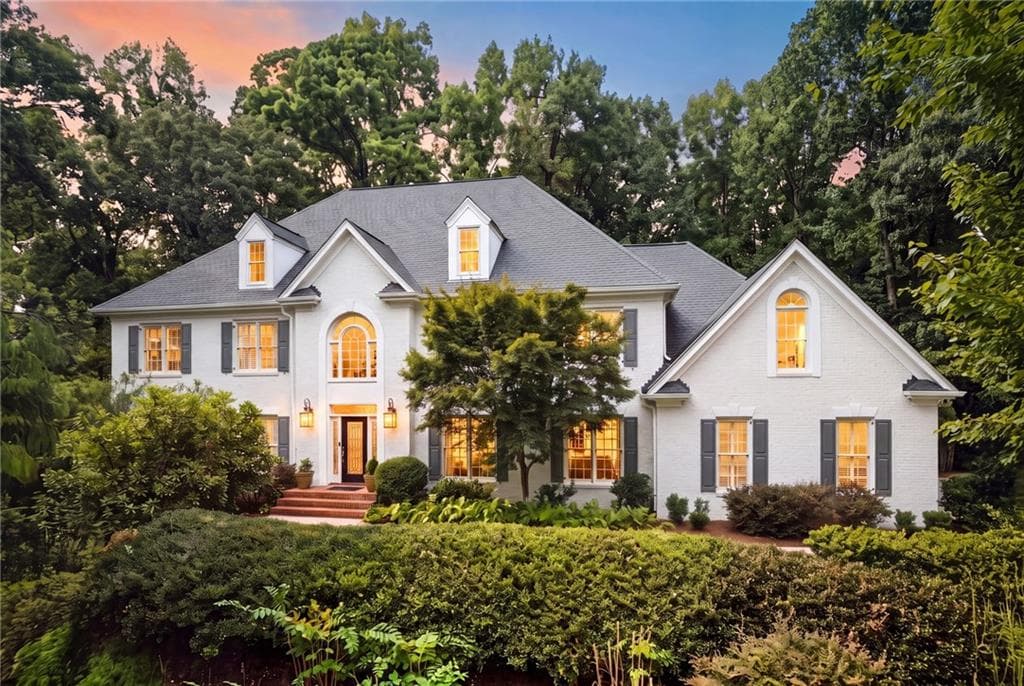 5 bedroom, 7 bathroom, 7,066 sq ft single family residence under contract at 2134 River Cliff Drive, Roswell, GA 30076 — photo 2