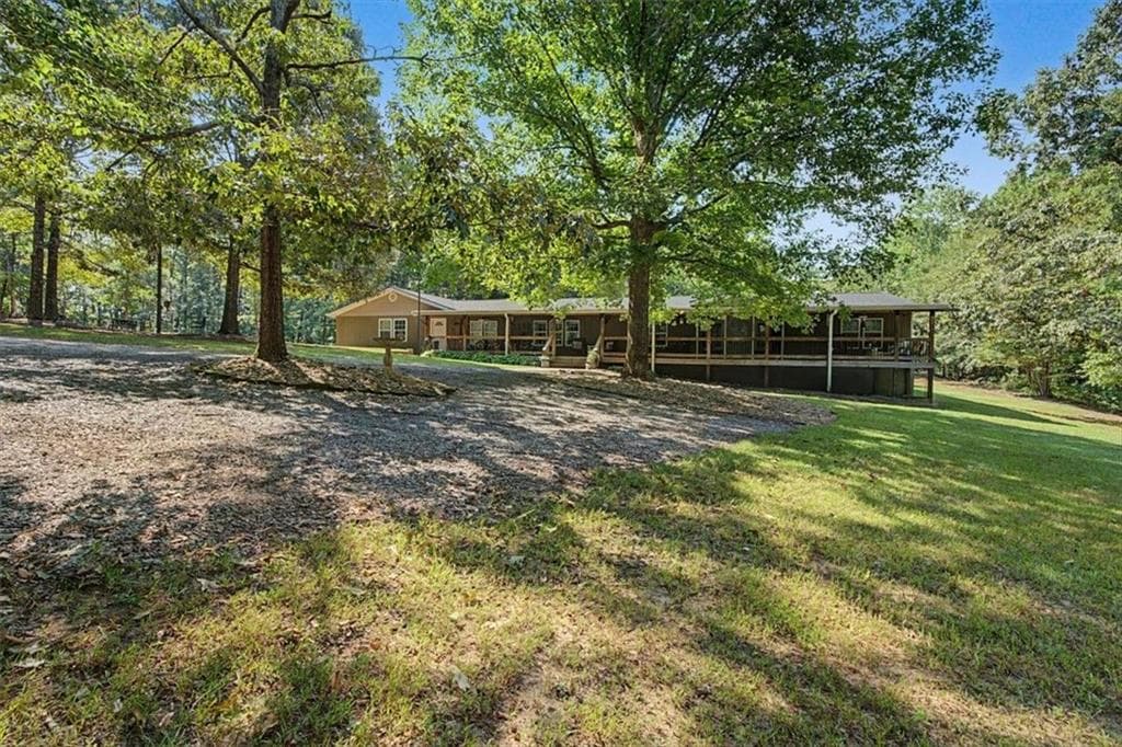 4 bedroom, 3 bathroom, 3,192 sq ft single family residence for sale at 416 Old Jones Road, Whitesburg, GA 30185 — photo 2