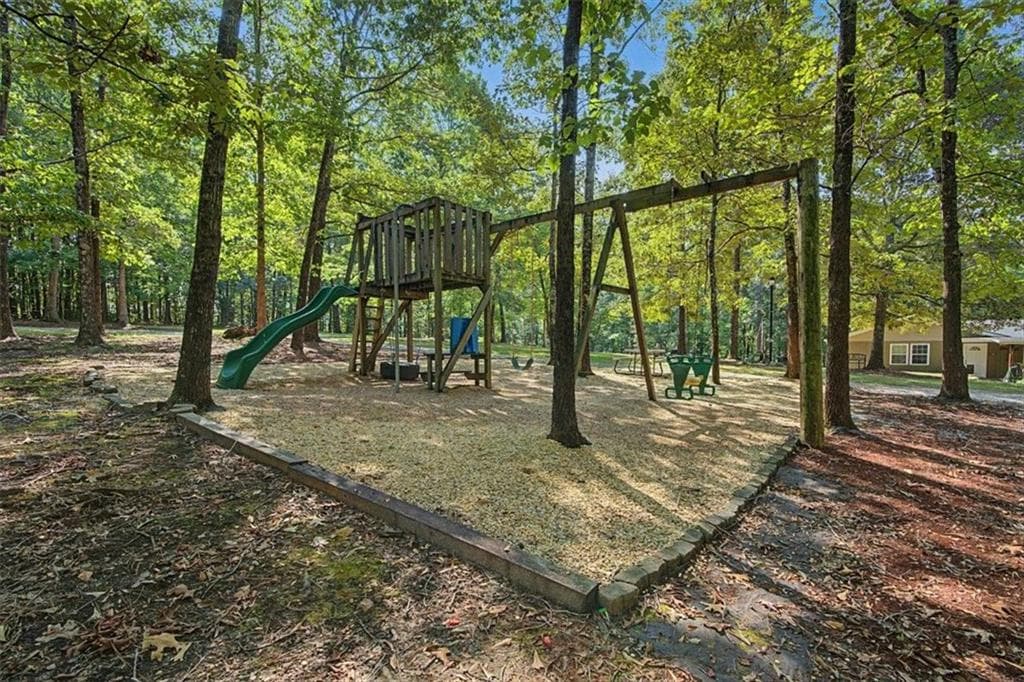 4 bedroom, 3 bathroom, 3,192 sq ft single family residence for sale at 416 Old Jones Road, Whitesburg, GA 30185 — photo 3