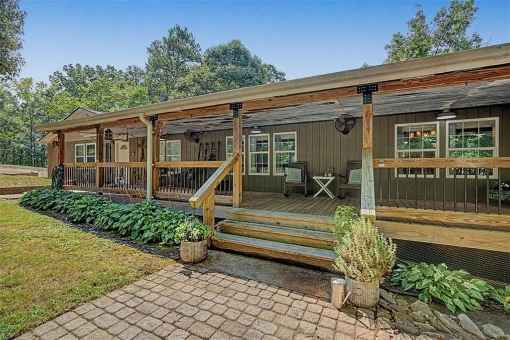 4 bedroom, 3 bathroom, 3,192 sq ft single family residence for sale at 416 Old Jones Road, Whitesburg, GA 30185 — photo 4