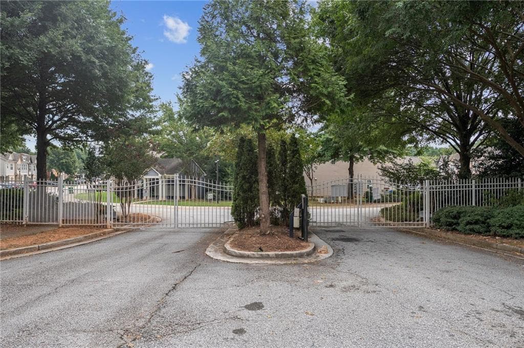 3 bedroom, 3 bathroom, 1,539 sq ft townhouse under contract at 2715 Avanti Way, Decatur, GA 30035 — photo 3