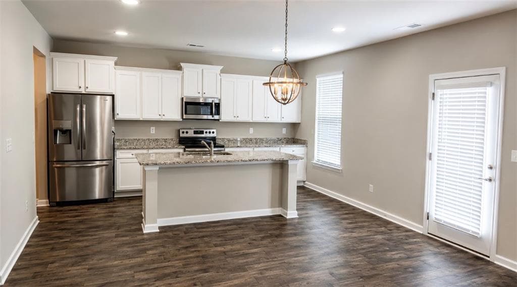 4 bedroom, 3 bathroom, 2,097 sq ft single family residence for sale at 684 Ragan Court, Social Circle, GA 30025 — photo 4