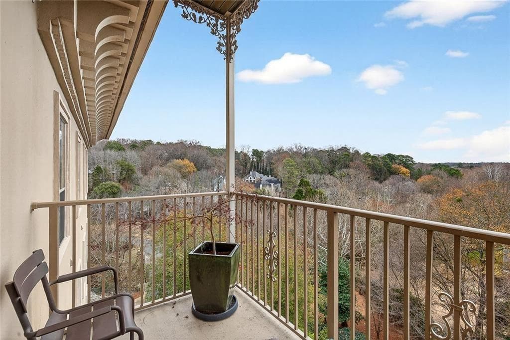2 bedroom, 3 bathroom, 1,798 sq ft condominium for sale at 2865 Lenox Road 503, Atlanta, GA 30324 — photo 6