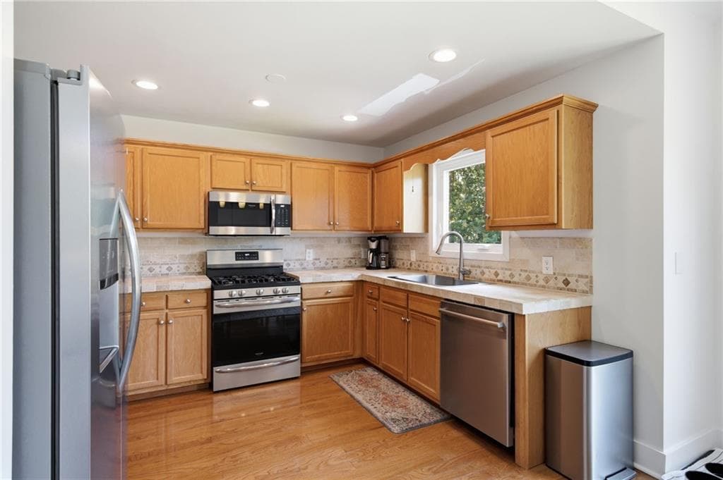 3 bedroom, 3 bathroom, 1,950 sq ft single family residence for sale at 7525 Austin Harbor Drive, Cumming, GA 30041 — photo 9