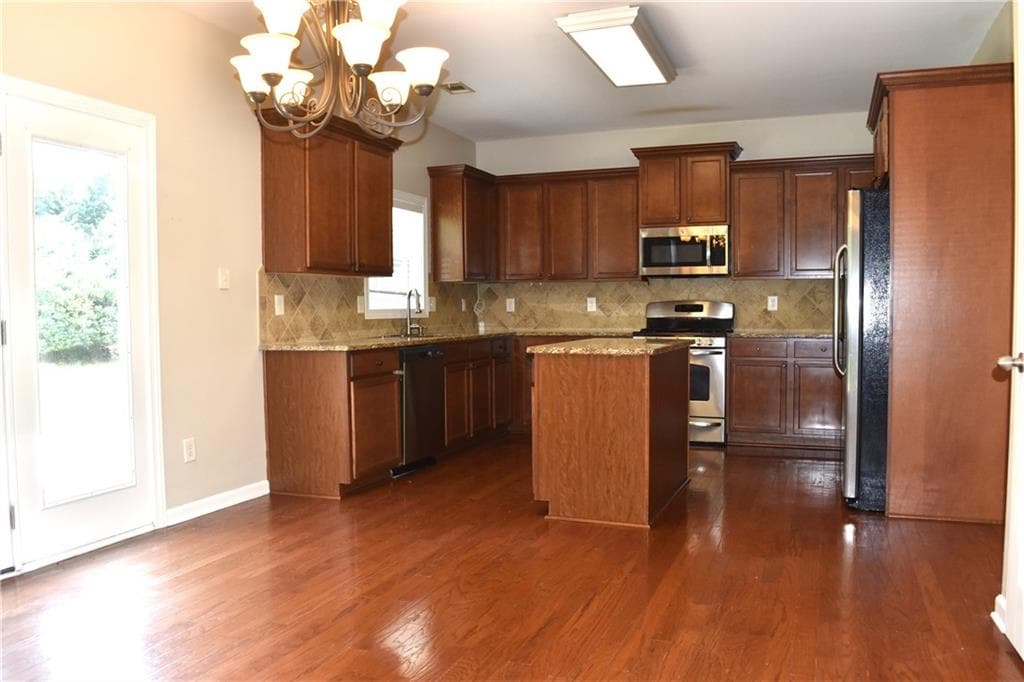 4 bedroom, 3 bathroom, 2,883 sq ft single family residence for rent at 3327 Edenridge Court, Buford, GA 30519 for $2,800 a month — photo 3