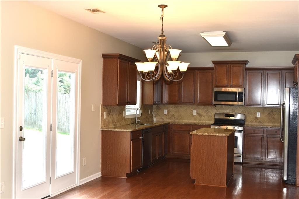 4 bedroom, 3 bathroom, 2,883 sq ft single family residence for rent at 3327 Edenridge Court, Buford, GA 30519 for $2,800 a month — photo 4
