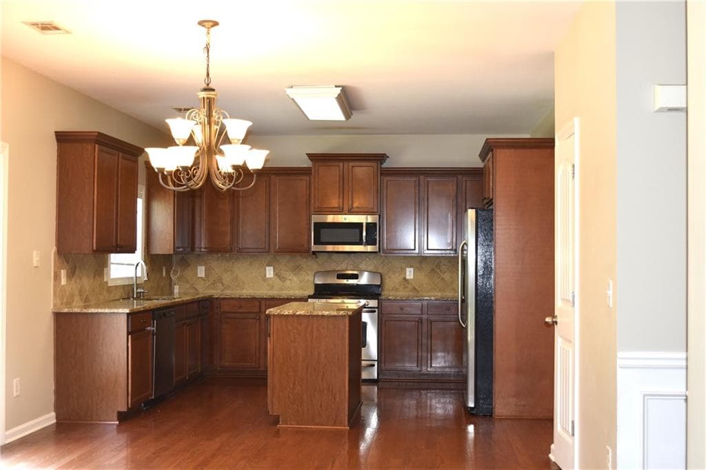 4 bedroom, 3 bathroom, 2,883 sq ft single family residence for rent at 3327 Edenridge Court, Buford, GA 30519 for $2,800 a month — photo 5