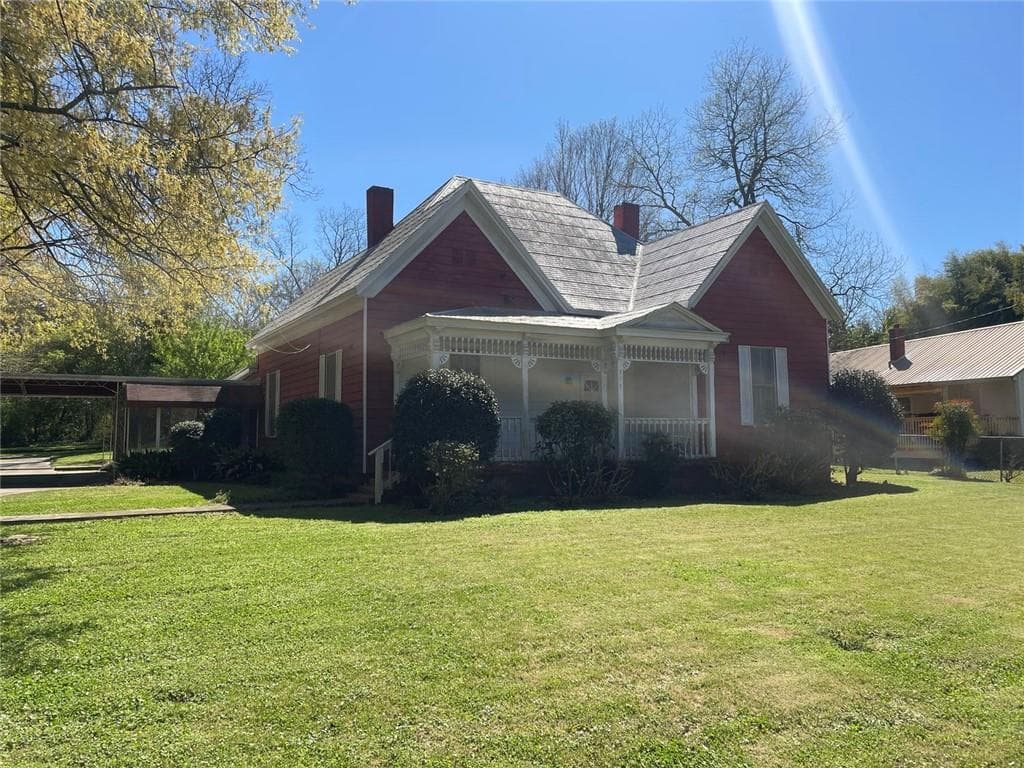 3 bedroom, 3 bathroom, 2,511 sq ft single family residence for sale at 379 West Avenue, Jackson, GA 30233 — photo 2