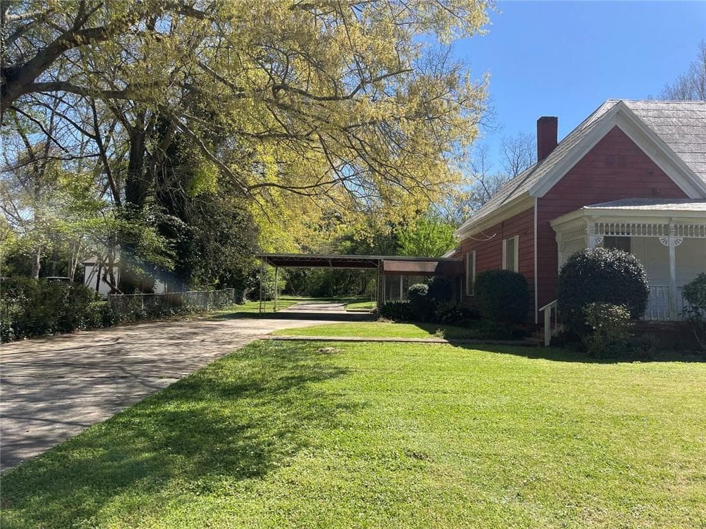 3 bedroom, 3 bathroom, 2,511 sq ft single family residence for sale at 379 West Avenue, Jackson, GA 30233 — photo 3