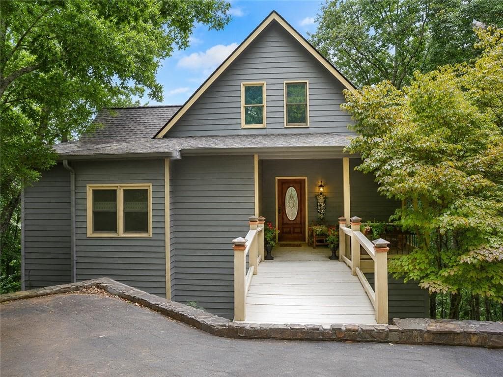 3 bedroom, 3 bathroom, 2,552 sq ft single family residence for sale at 1142 Ridgeview Drive, Jasper, GA 30143
