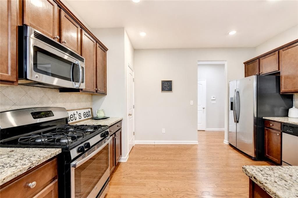 3 bedroom, 3 bathroom, 1,855 sq ft townhouse for sale at 5820 Shiloh Woods Drive, Cumming, GA 30040 — photo 9