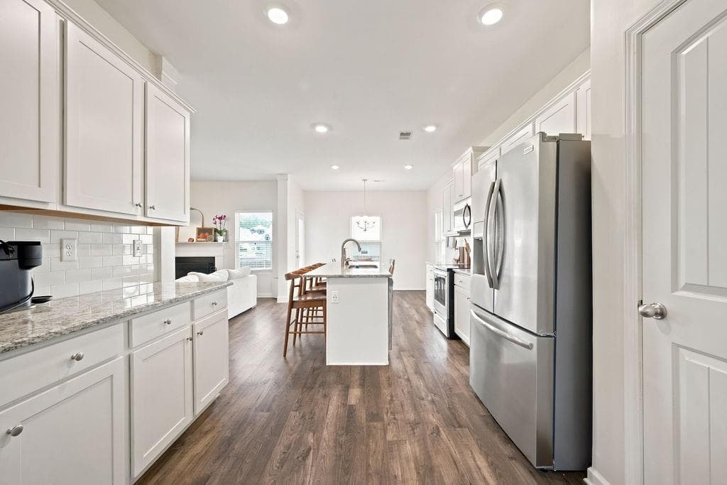 5 bedroom, 3 bathroom, 2,364 sq ft single family residence for sale at 15 Belfield Court, Adairsville, GA 30103 — photo 3