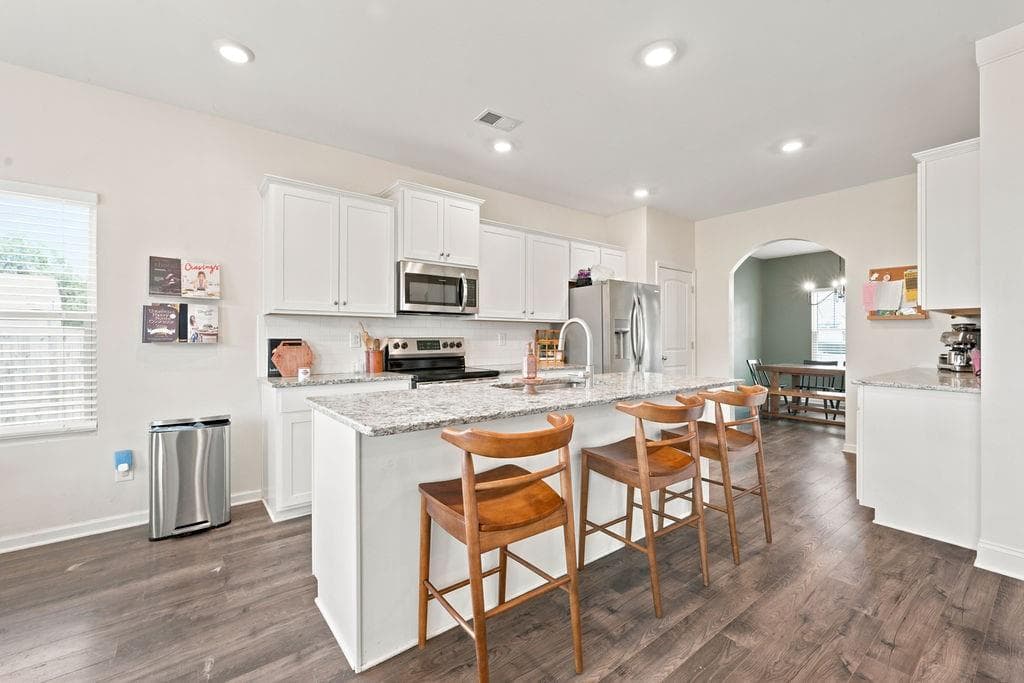 5 bedroom, 3 bathroom, 2,364 sq ft single family residence for sale at 15 Belfield Court, Adairsville, GA 30103 — photo 4