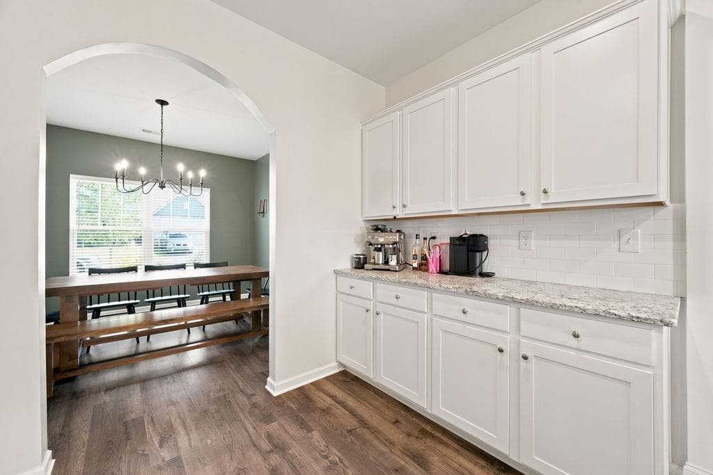 5 bedroom, 3 bathroom, 2,364 sq ft single family residence for sale at 15 Belfield Court, Adairsville, GA 30103 — photo 6