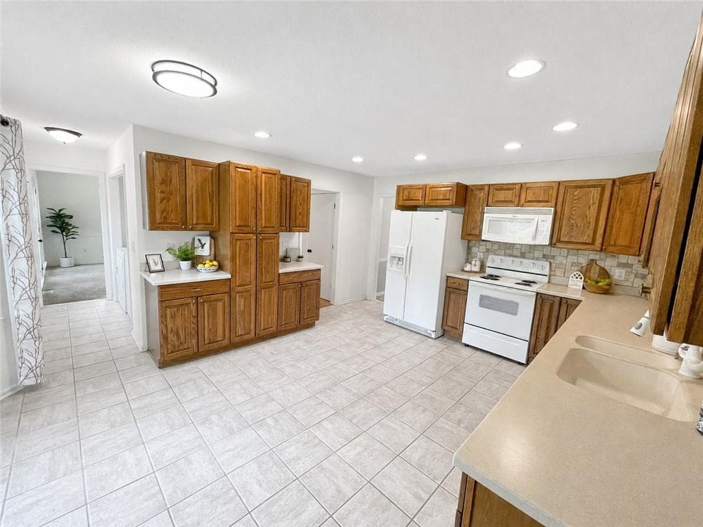 3 bedroom, 3 bathroom, 1,986 sq ft single family residence under contract at 101 Fernwood Court, Lawrenceville, GA 30043 — photo 4