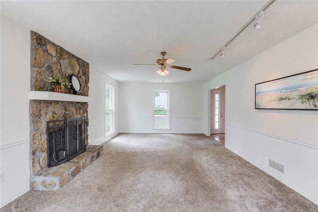 3 bedroom, 3 bathroom, 1,986 sq ft single family residence under contract at 101 Fernwood Court, Lawrenceville, GA 30043 — photo 6