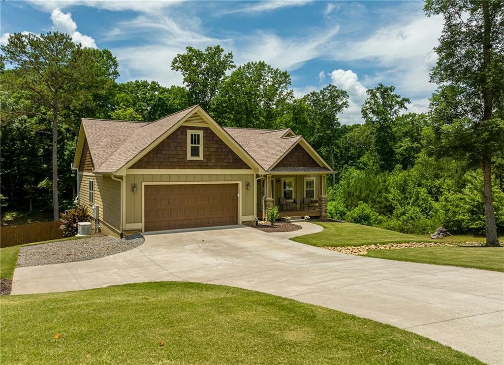4 bedroom, 2 bathroom, 3,540 sq ft single family residence for sale at 420 Meadow Circle, Ellijay, GA 30540 — photo 2