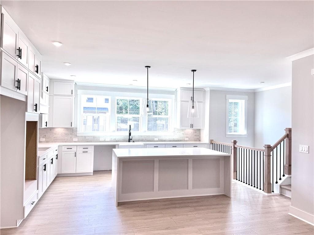 4 bedroom, 4 bathroom, 2,421 sq ft townhouse for sale at 111 Bridgecrest Road, Roswell, GA 30075 — photo 3