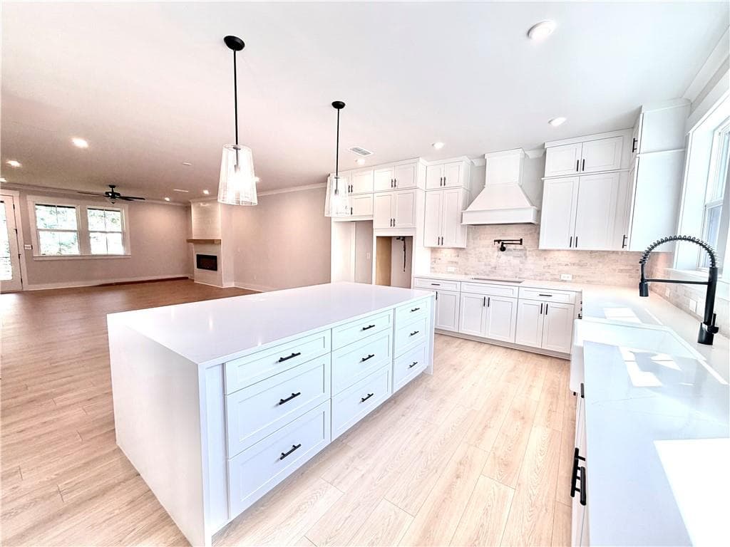 4 bedroom, 4 bathroom, 2,421 sq ft townhouse for sale at 111 Bridgecrest Road, Roswell, GA 30075 — photo 7