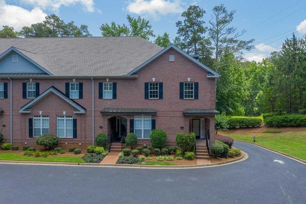 3 bedroom, 5 bathroom, 2,090 sq ft townhouse for rent at 1950 Buford Dam Road 605, Cumming, GA 30041 for $3,400 a month