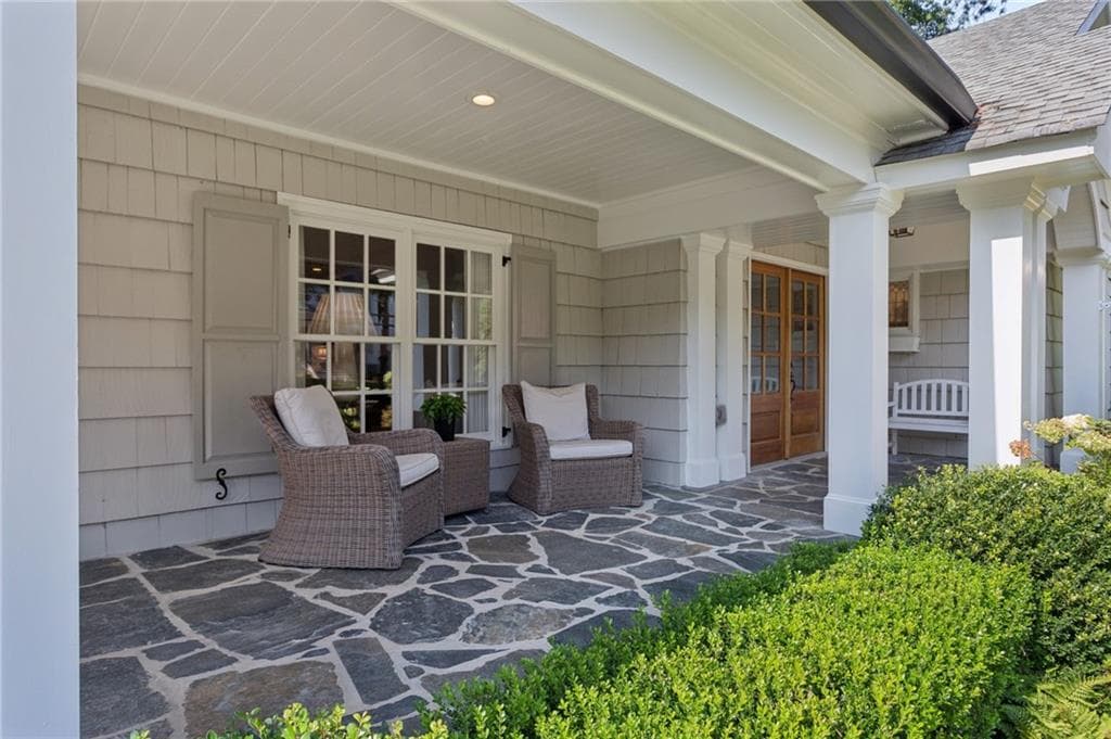 4 bedroom, 6 bathroom, 4,234 sq ft single family residence under contract at 912 Beaverbrook Drive, Atlanta, GA 30318 — photo 3