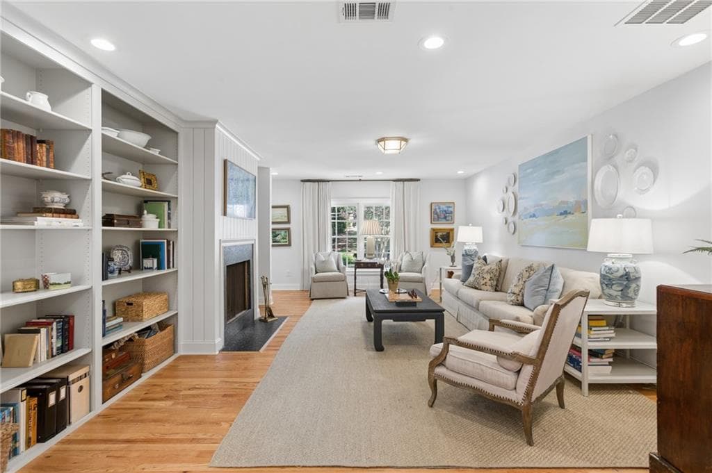 4 bedroom, 6 bathroom, 4,234 sq ft single family residence under contract at 912 Beaverbrook Drive, Atlanta, GA 30318 — photo 7