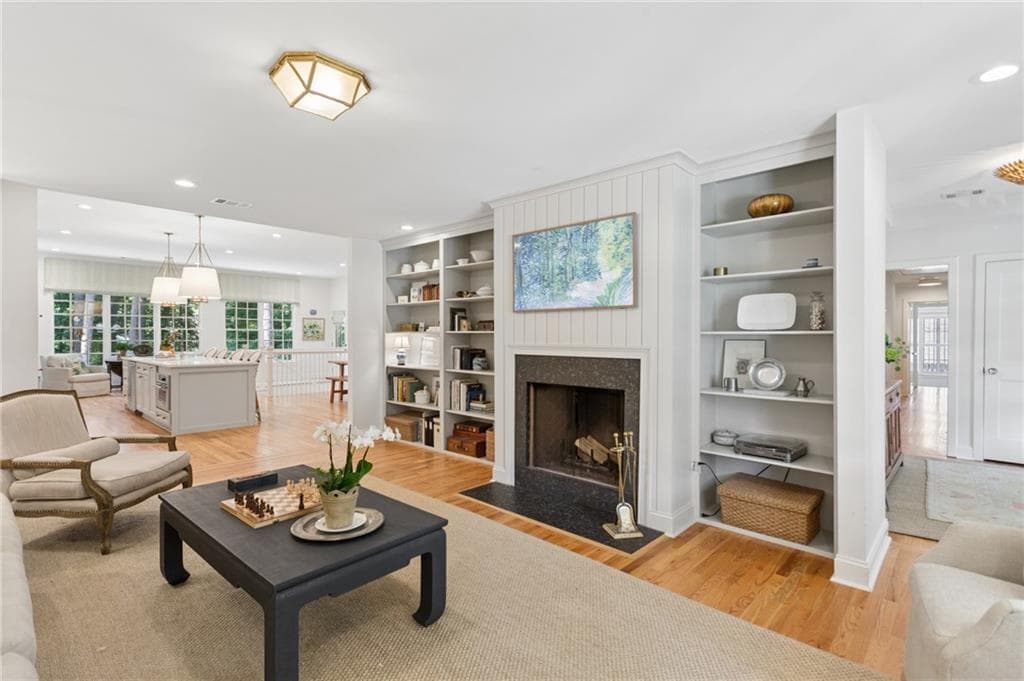 4 bedroom, 6 bathroom, 4,234 sq ft single family residence under contract at 912 Beaverbrook Drive, Atlanta, GA 30318 — photo 8