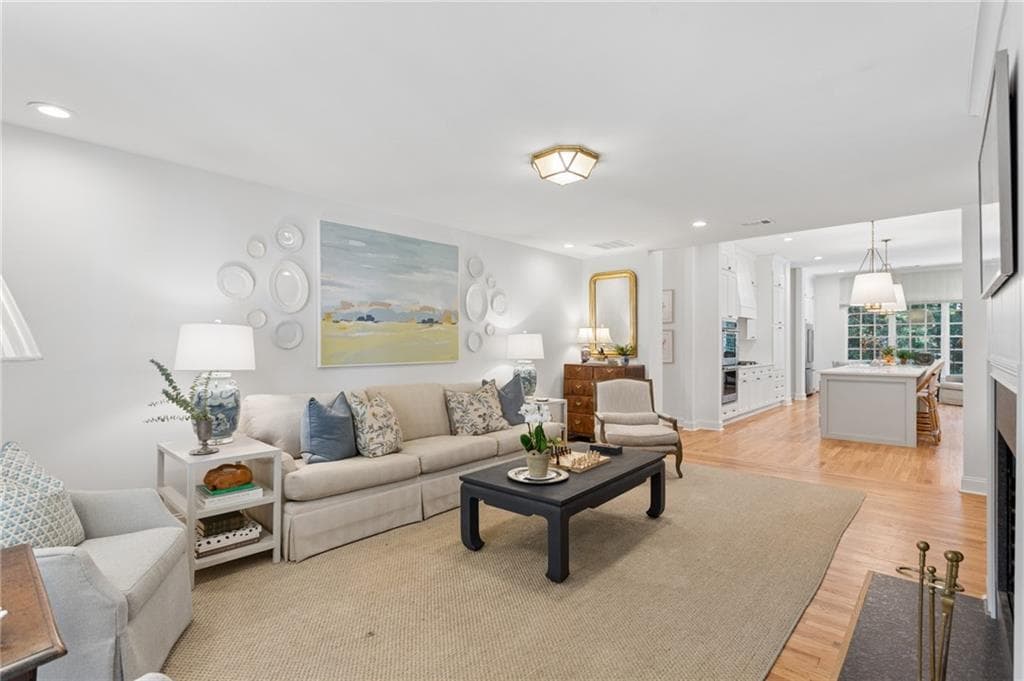 4 bedroom, 6 bathroom, 4,234 sq ft single family residence under contract at 912 Beaverbrook Drive, Atlanta, GA 30318 — photo 9