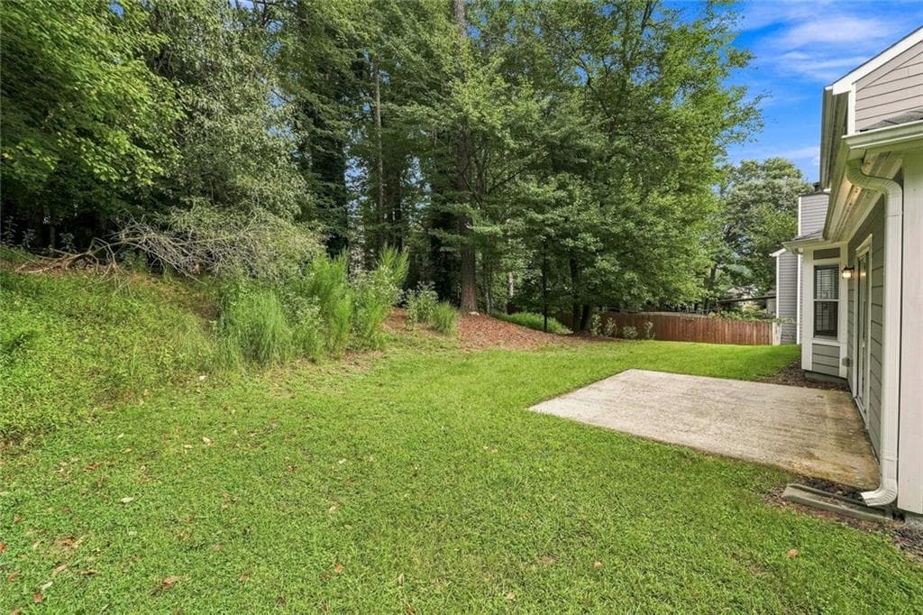 3 bedroom, 3 bathroom, 1,685 sq ft single family residence for sale at 10450 Summer Creek Drive, Johns Creek, GA 30022 — photo 4