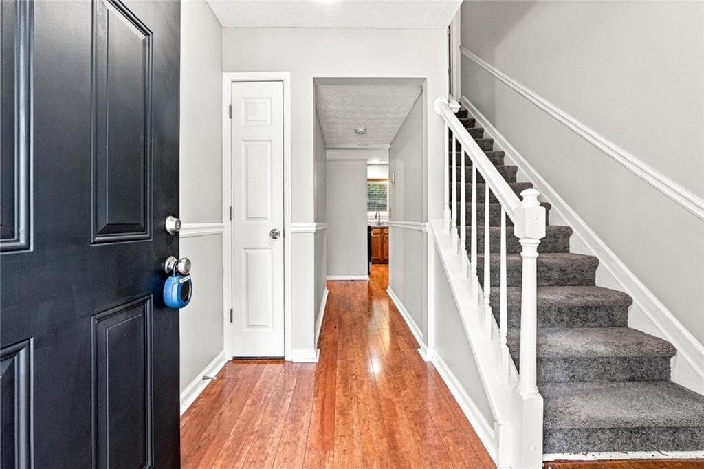 3 bedroom, 3 bathroom, 1,685 sq ft single family residence for sale at 10450 Summer Creek Drive, Johns Creek, GA 30022 — photo 8