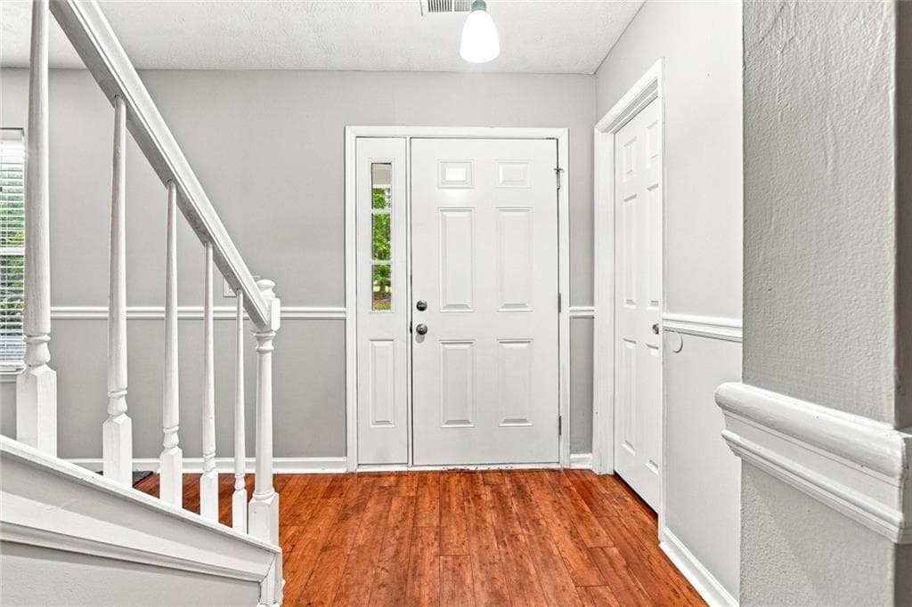 3 bedroom, 3 bathroom, 1,685 sq ft single family residence for sale at 10450 Summer Creek Drive, Johns Creek, GA 30022 — photo 9