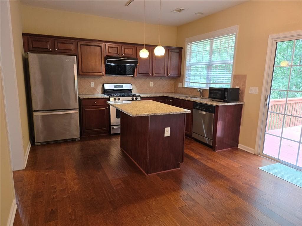 4 bedroom, 3 bathroom, 2,154 sq ft single family residence for rent at 3363 Stoneham Drive, Duluth, GA 30097 for $2,590 a month — photo 10