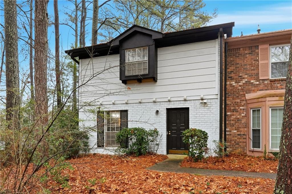 3 bedroom, 3 bathroom, 1,408 sq ft townhouse for sale at 754 Garden View Drive, Stone Mountain, GA 30083