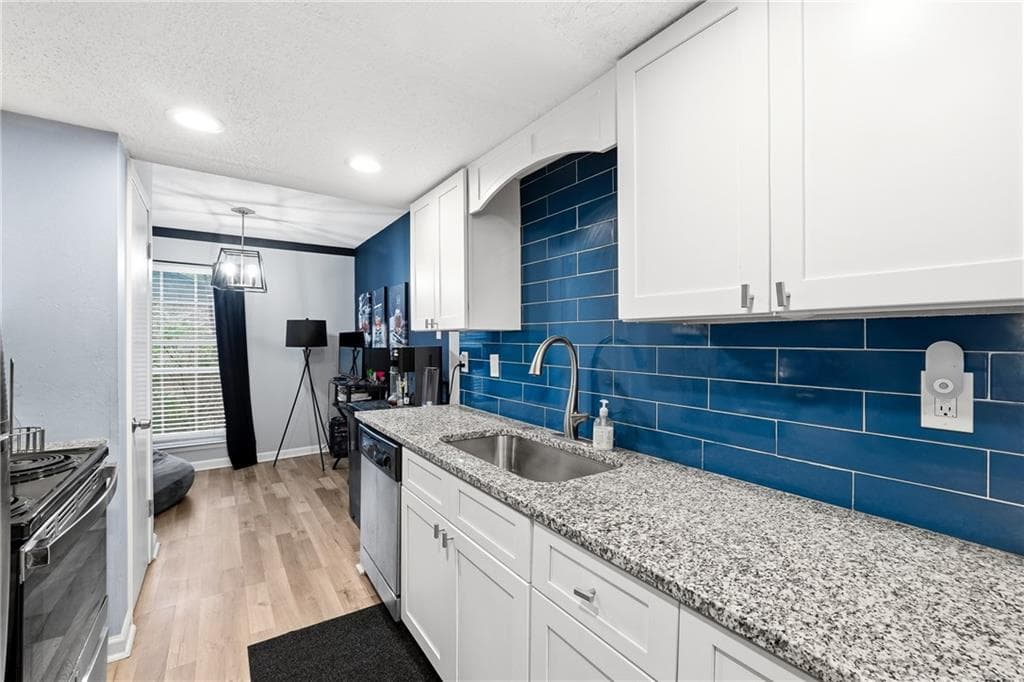 3 bedroom, 3 bathroom, 1,408 sq ft townhouse for sale at 754 Garden View Drive, Stone Mountain, GA 30083 — photo 8