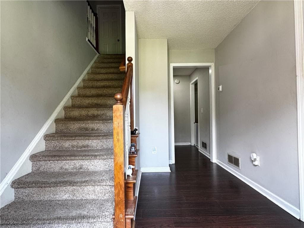 4 bedroom, 3 bathroom, 2,702 sq ft single family residence for sale at 1890 Dovonshire Road, Marietta, GA 30064 — photo 2