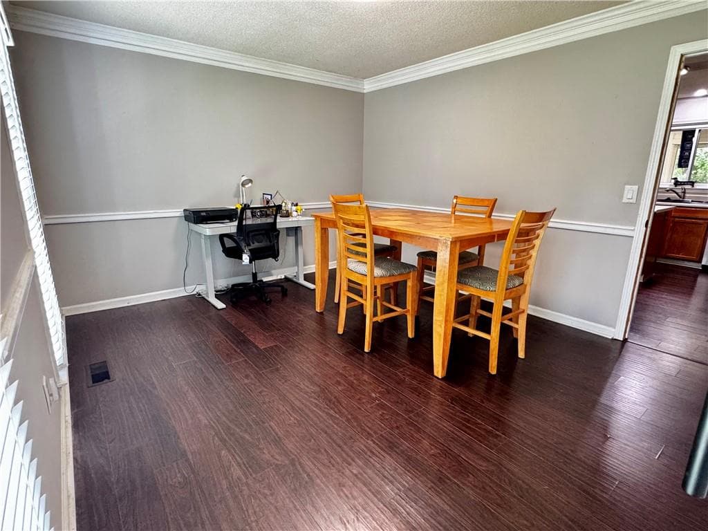 4 bedroom, 3 bathroom, 2,702 sq ft single family residence for sale at 1890 Dovonshire Road, Marietta, GA 30064 — photo 3