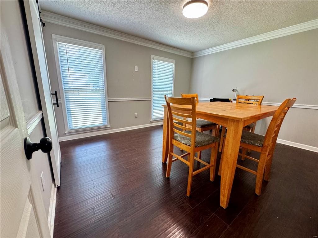 4 bedroom, 3 bathroom, 2,702 sq ft single family residence for sale at 1890 Dovonshire Road, Marietta, GA 30064 — photo 4