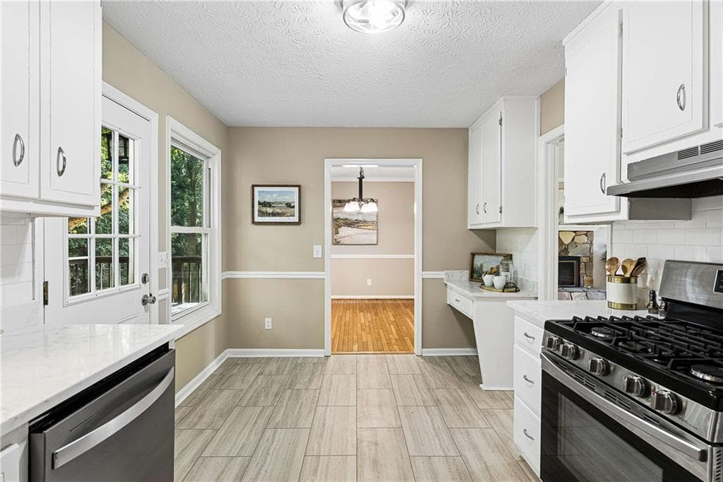 4 bedroom, 2 bathroom, 2,022 sq ft single family residence under contract at 5308 Ferry Creek Lane, Acworth, GA 30102 — photo 4