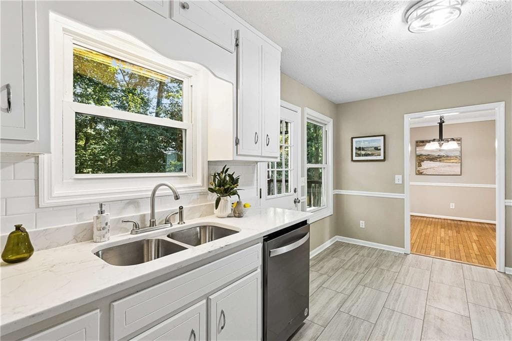 4 bedroom, 2 bathroom, 2,022 sq ft single family residence under contract at 5308 Ferry Creek Lane, Acworth, GA 30102 — photo 5