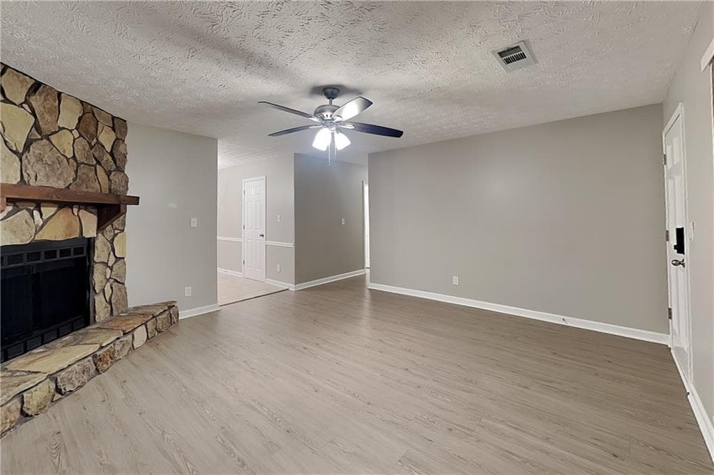 3 bedroom, 2 bathroom, 1,284 sq ft single family residence for rent at 4754 Overhill Court, Acworth, GA 30102 for $1,825 a month — photo 2