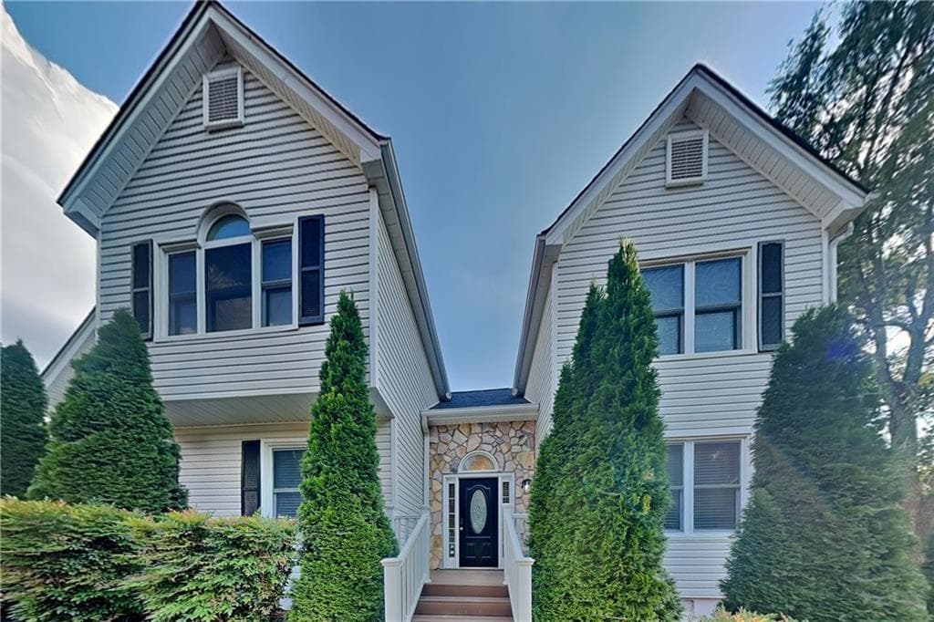 3 bedroom, 2 bathroom, 1,723 sq ft single family residence for rent at 1299 Camborne Court, Kennesaw, GA 30152 for $2,200 a month — photo 1 of 19