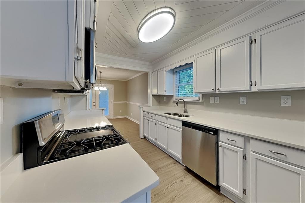3 bedroom, 2 bathroom, 1,723 sq ft single family residence for rent at 1299 Camborne Court, Kennesaw, GA 30152 for $2,200 a month — photo 3