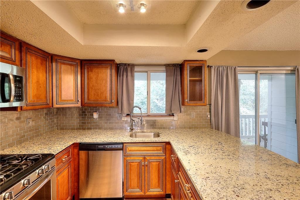 2 bedroom, 2 bathroom, 1,282 sq ft condominium under contract at 12 Rumson Court, Smyrna, GA 30080 — photo 6