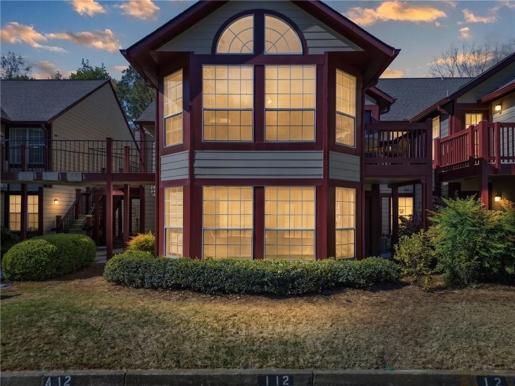 2 bedroom, 2 bathroom, 880 sq ft condominium for sale at 904 Wentworth Court, Alpharetta, GA 30022