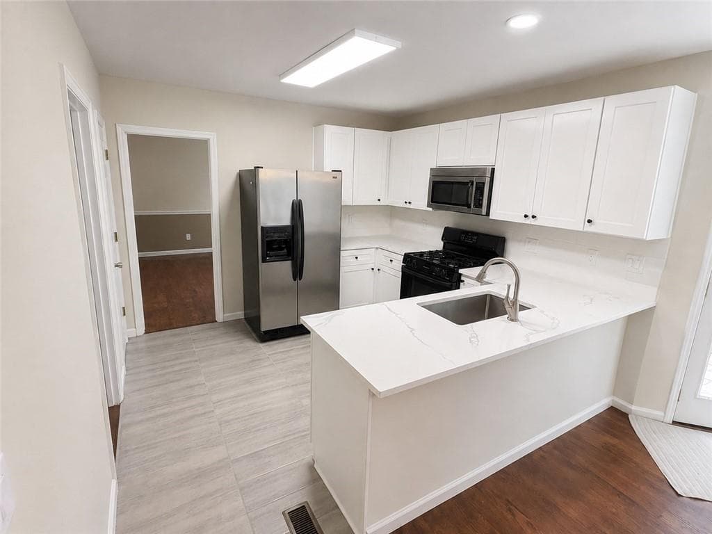 4 bedroom, 3 bathroom, 2,416 sq ft single family residence for sale at 1490 Twin Bridge Lane, Lawrenceville, GA 30043 — photo 7