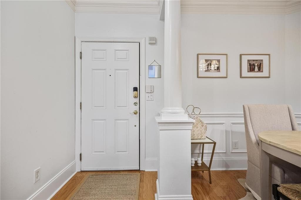 2 bedroom, 2 bathroom, 1,304 sq ft condominium for sale at 4100 Paces Walk 2206, Atlanta, GA 30339 — photo 2
